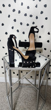 Load image into Gallery viewer, BAMBOO BLACK PLATFORM HEELS     SZ 8.5
