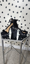 Load image into Gallery viewer, BAMBOO BLACK PLATFORM HEELS     SZ 8.5
