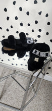 Load image into Gallery viewer, UGG BLACK SANDALS    SZ 5
