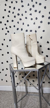 Load image into Gallery viewer, WILD DIVA PALTFORM HEELS      SZ 9
