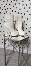 Load image into Gallery viewer, WILD DIVA PALTFORM HEELS      SZ 9
