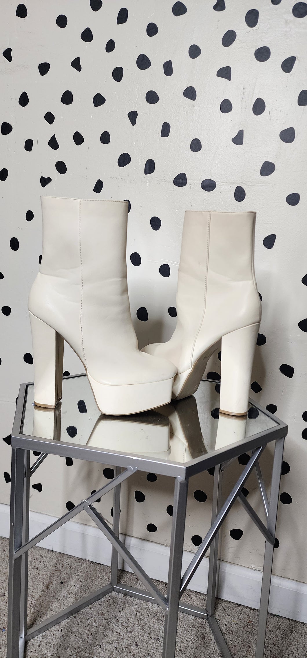 WILD DIVA PALTFORM HEELS      SZ 9