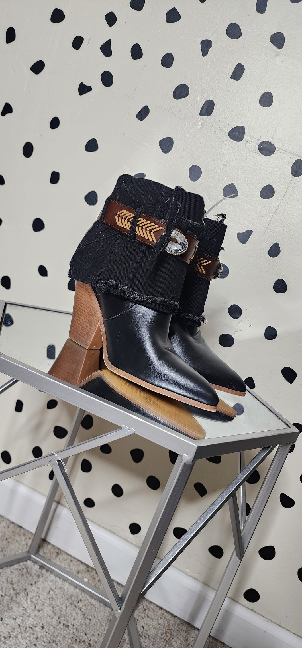 NEW CAPE ROBBIN DISTRESSED  BOOTIES    SZ 8.5