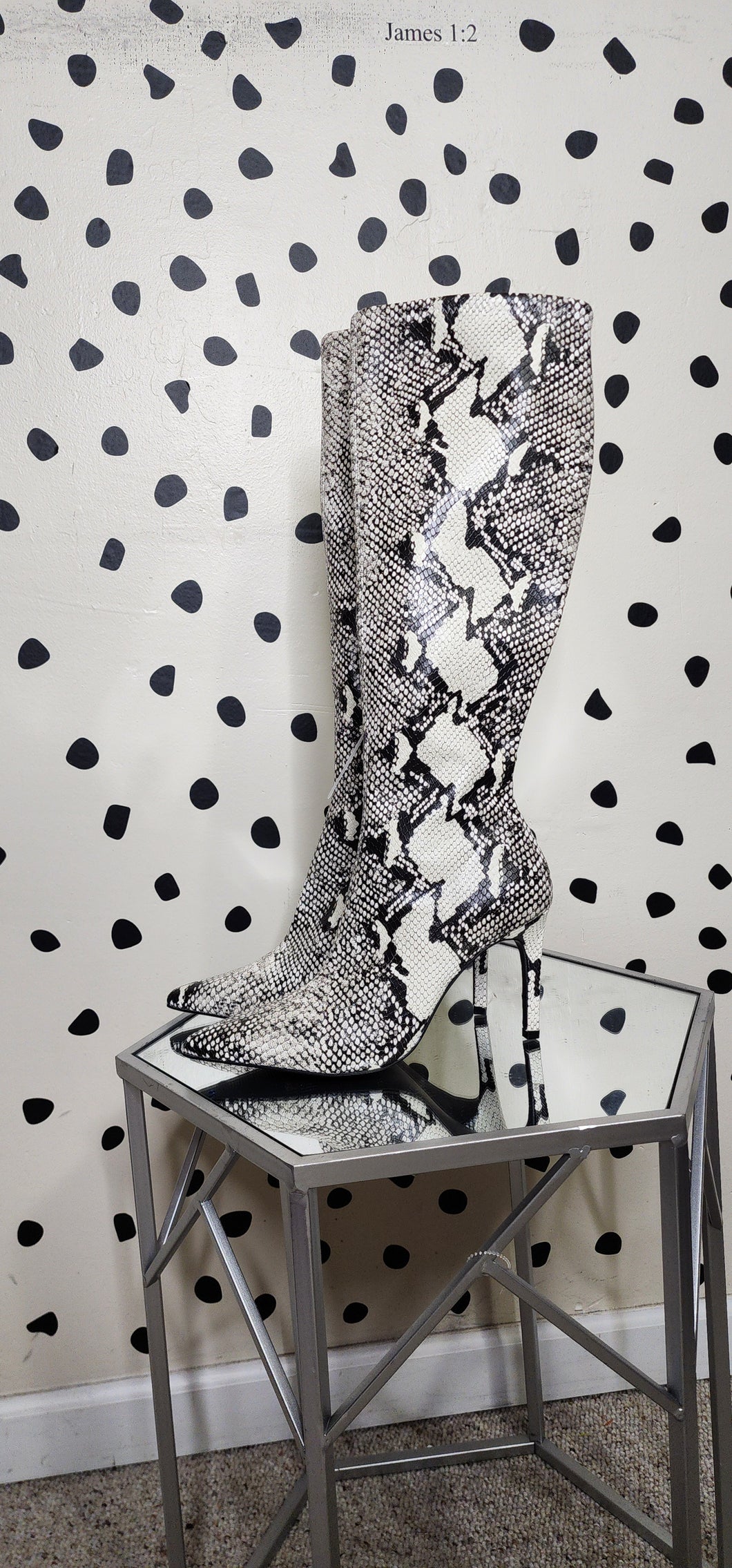 NEW OPEN EDIT OVER KNEE HEELS    SZ 9