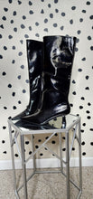 Load image into Gallery viewer, OLIVIA PATENT LEATHER KITTY HEELS    SZ 10
