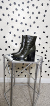 Load image into Gallery viewer, SARTO GREEN CHUNKY HEELS    SZ 7.5
