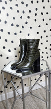 Load image into Gallery viewer, SARTO GREEN CHUNKY HEELS    SZ 7.5
