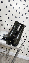 Load image into Gallery viewer, SARTO GREEN CHUNKY HEELS    SZ 7.5
