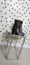 Load image into Gallery viewer, SARTO GREEN CHUNKY HEELS    SZ 7.5
