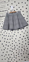 Load image into Gallery viewer, HOUNDSTOOTH FLARE SKIRT      SZ 8/10
