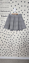Load image into Gallery viewer, HOUNDSTOOTH FLARE SKIRT      SZ 8/10

