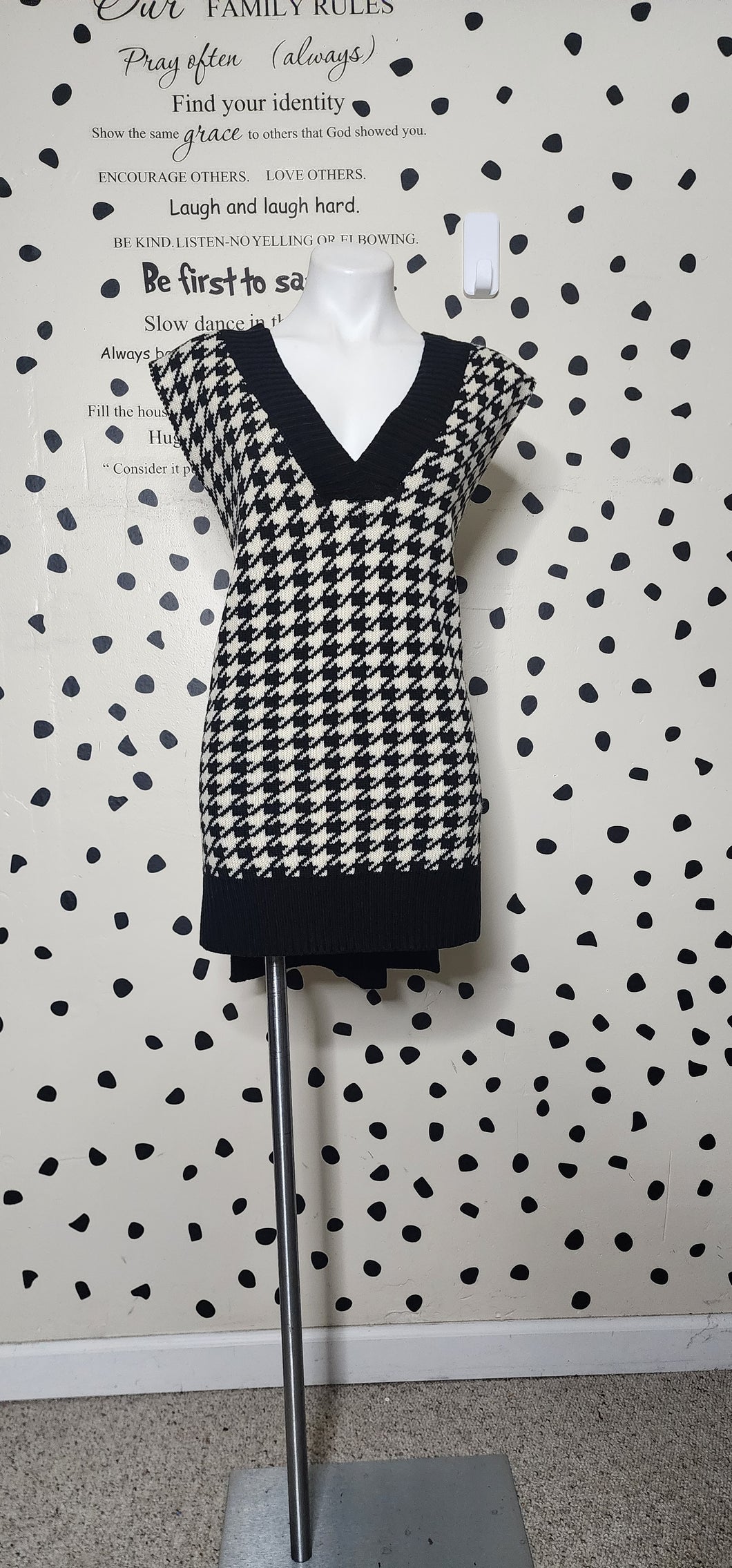HOUNDSTOOTH VEST     SZ XL-3X