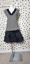 Load image into Gallery viewer, SHEIN PLUS RUFFLED FLARE SKIRT     SZ 2XL
