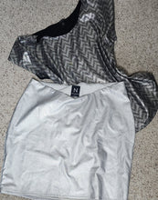 Load image into Gallery viewer, Silver faux leather skirt/silver top 2 piece set   sz 2x (16/18)
