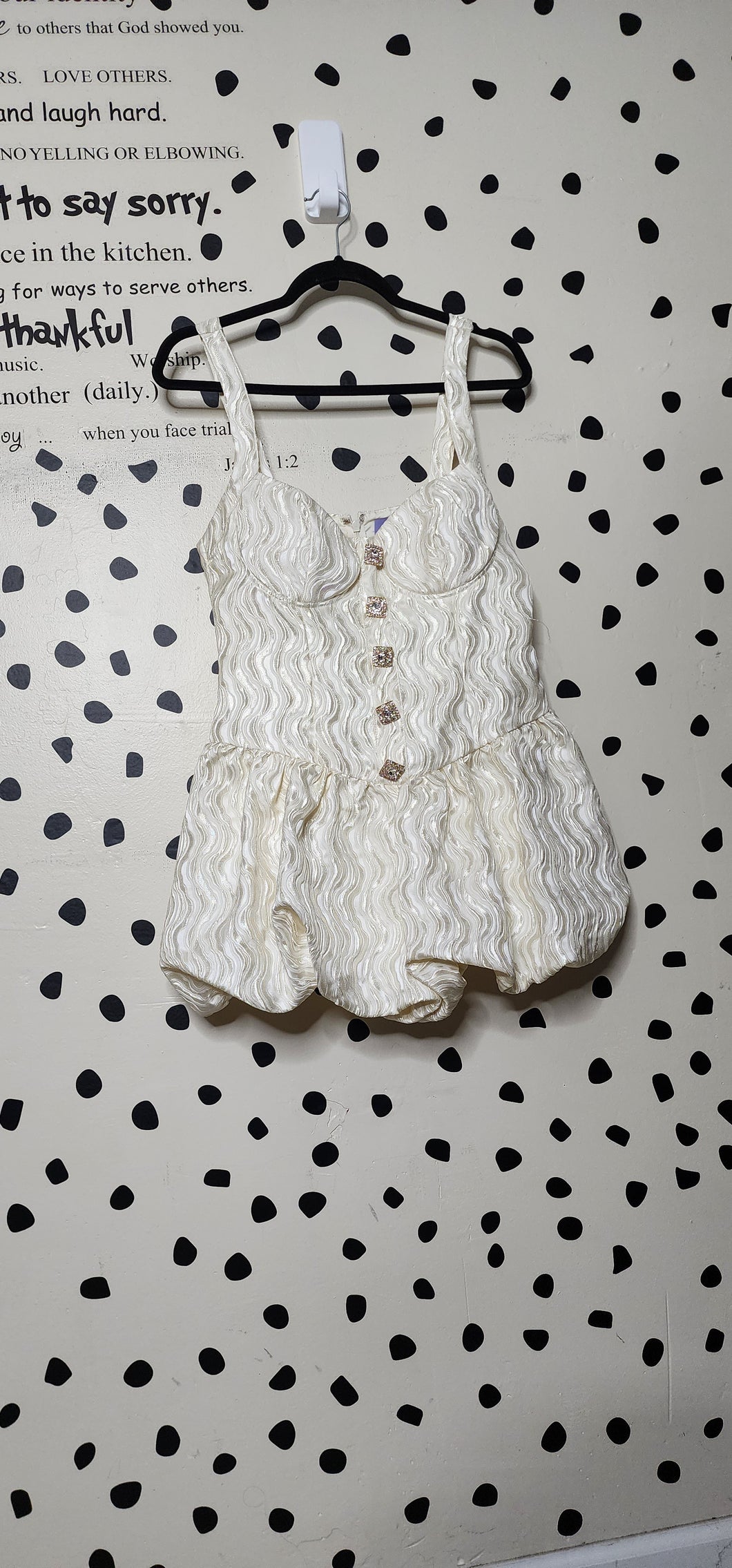 CREAM FORMAL ROMPER      SZ MED (6/8)