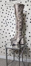 Load image into Gallery viewer, REPTILE PRINT CHUNKY PLATFORM HEELS    SZ 9
