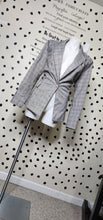 Load image into Gallery viewer, CHECKER PRINT 1 BUTTON BLAZER     SZ LARGE (10)
