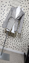 Load image into Gallery viewer, CHECKER PRINT 1 BUTTON BLAZER     SZ LARGE (10)
