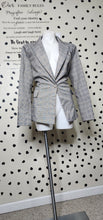 Load image into Gallery viewer, CHECKER PRINT 1 BUTTON BLAZER     SZ LARGE (10)

