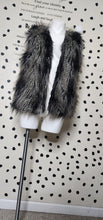 Load image into Gallery viewer, H&amp;M FAUX FUR VEST
