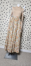 Load image into Gallery viewer, VERSONA FLORAL PRINT SKIRT     SZ LRG/XLRG
