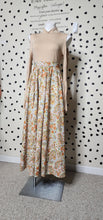 Load image into Gallery viewer, VERSONA FLORAL PRINT SKIRT     SZ LRG/XLRG
