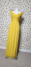 Load image into Gallery viewer, DAVIDS BRIDAL OFF SHOULDER FORMAL DRESS       SZ 14 (BEST FITTING SZ 10/12)
