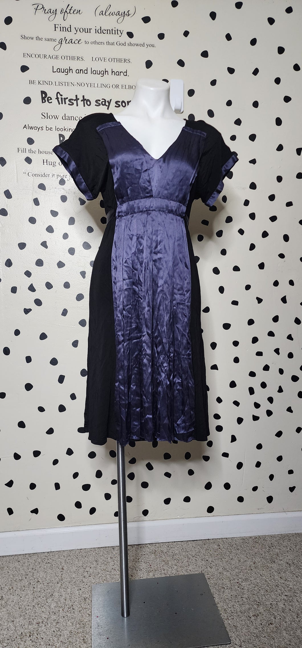 BCBG DRESS       SZ MED