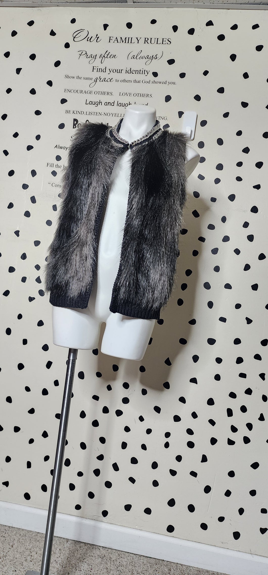 JENNIFER LOPEZ FUR VEST    SZ MED-LARGE
