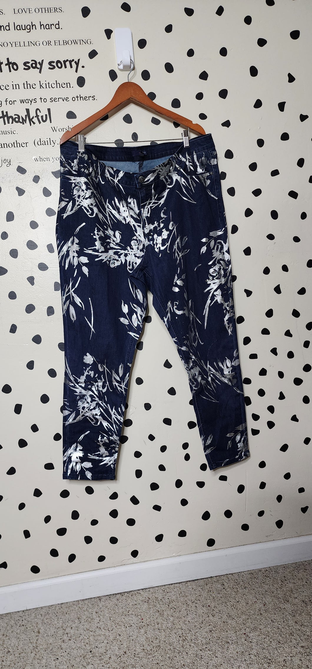 DENIM AND SILVER DEISGN JEAN      SZ 22