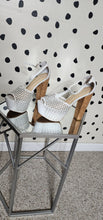 Load image into Gallery viewer, NEW JESSICA SIMPSON PLATFORM HEELS       SZ 10
