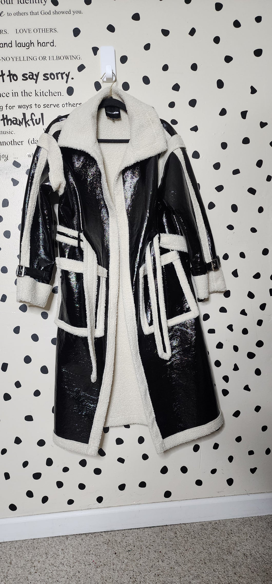 FASHION NOVA PATENT LEATHER TRENCH      SZ LARGE