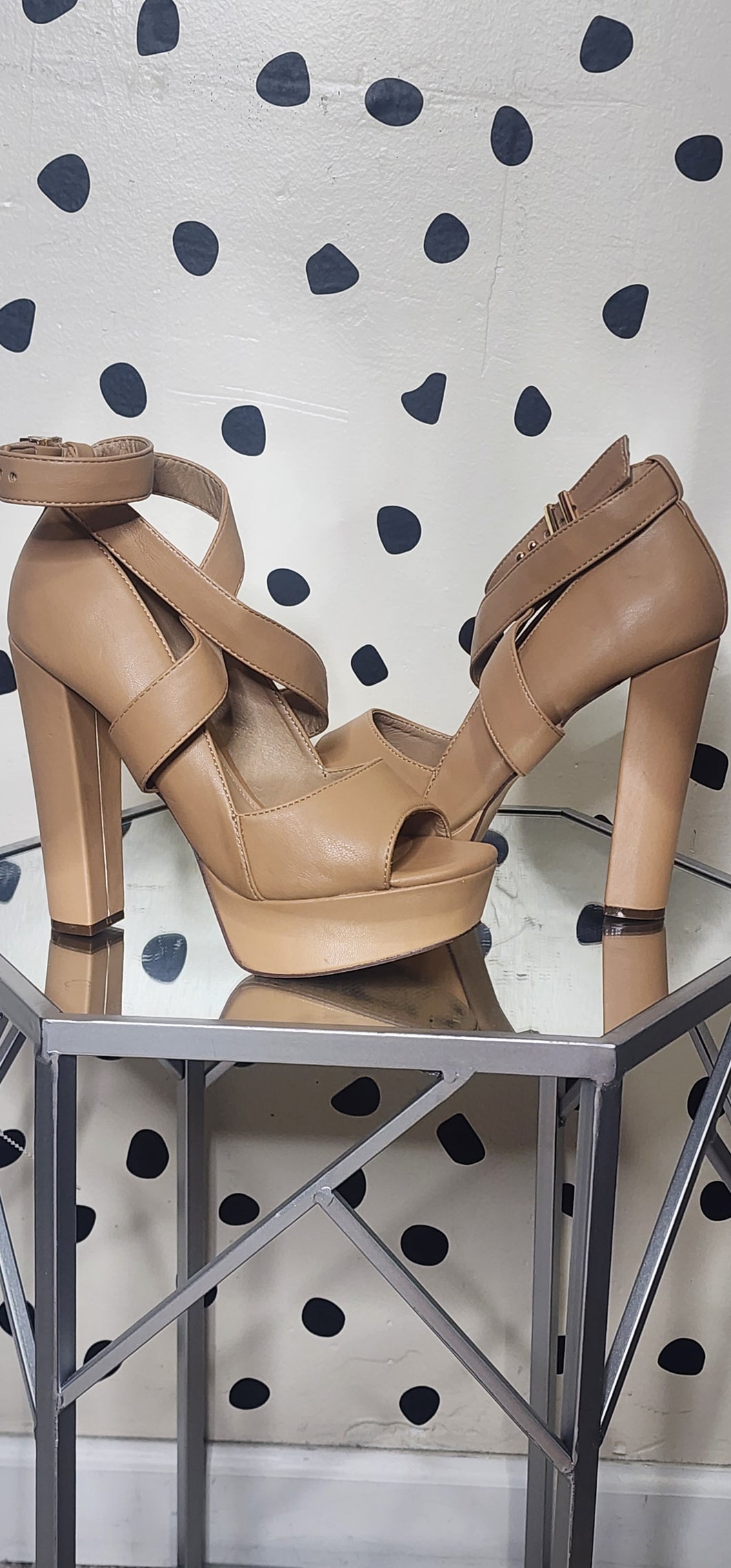 SHOE DAZZLE NUDE HEELS     SZ 8.5