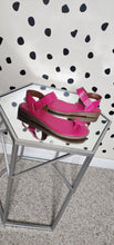 Load image into Gallery viewer, FRANCO SARTO PINK SANDALS      SZ 6.5
