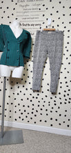 Load image into Gallery viewer, MICHAEL KORS JEGGINGS        SZ LRG (10)
