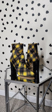 Load image into Gallery viewer, ALDO  PLAID HEELS      SZ 8.5
