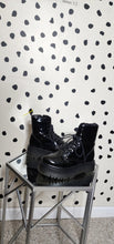 Load image into Gallery viewer, CUSHIONAIRE BLACK BOOTS      SZ 9
