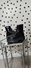 Load image into Gallery viewer, CUSHIONAIRE BLACK BOOTS      SZ 9
