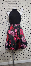 Load image into Gallery viewer, NEW YORK &amp; COMPANY FLORAL DRESS        SZ XL
