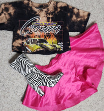 Load image into Gallery viewer, PINK SHORTS/CAMERO TEE  2 PIECE SET       SZ 8/10 FIT
