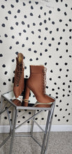 Load image into Gallery viewer, AZAELA WANG PEANUT BUTTER HEELS      SZ 9
