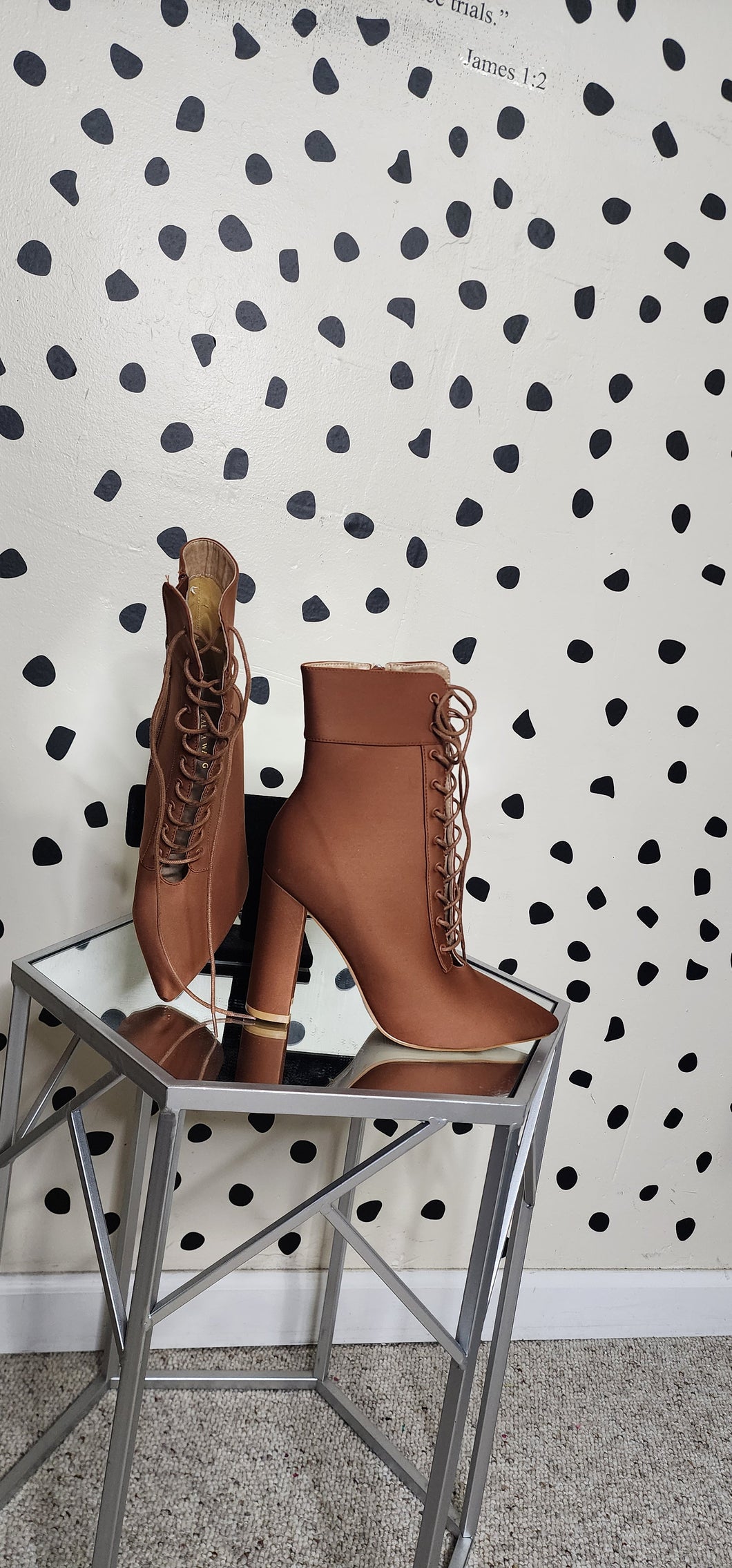 AZAELA WANG PEANUT BUTTER HEELS      SZ 9