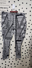 Load image into Gallery viewer, ROAMANS DESIGNED PANTS      SZ 24
