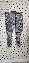 Load image into Gallery viewer, ROAMANS DESIGNED PANTS      SZ 24
