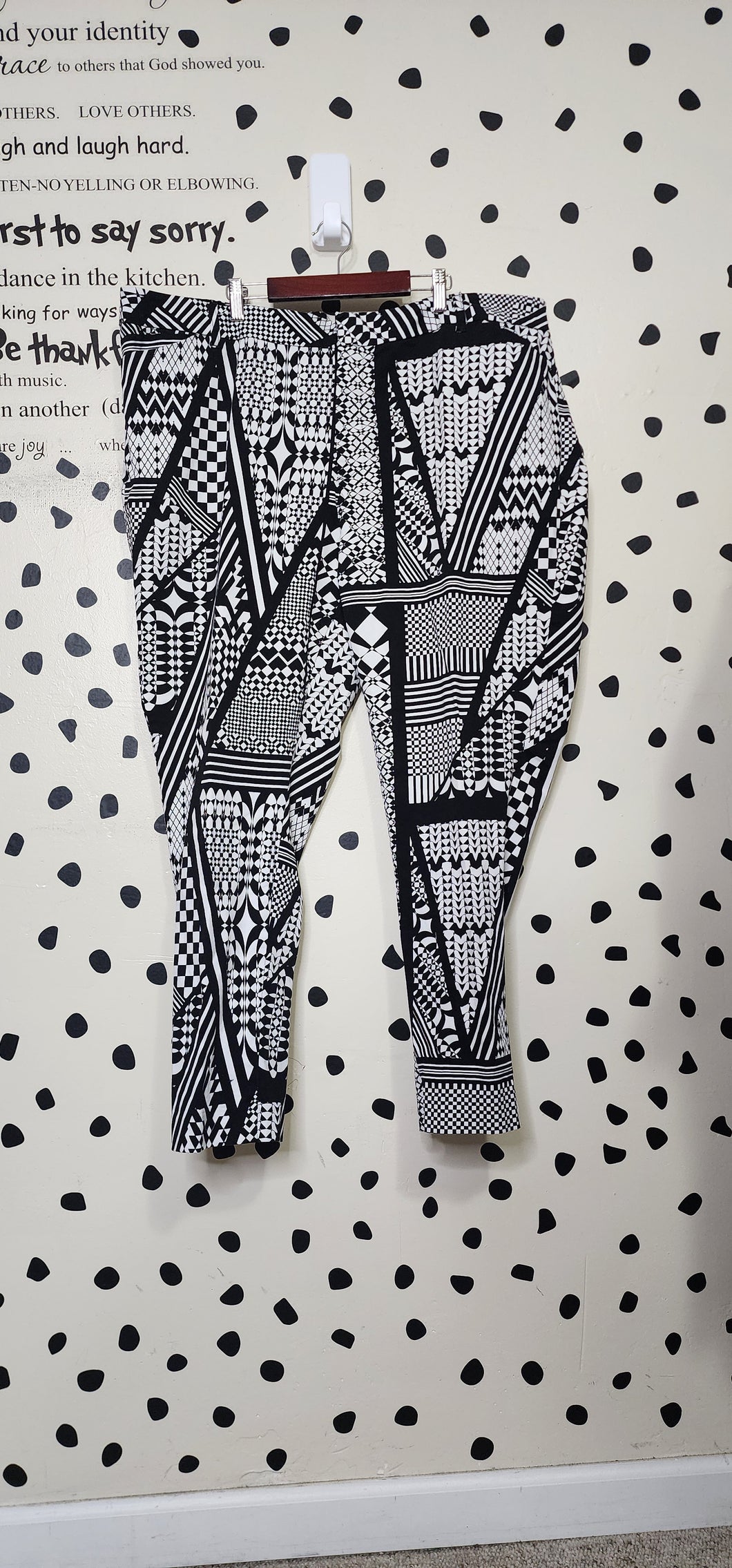 ROAMANS DESIGNED PANTS      SZ 24