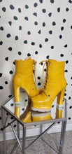 Load image into Gallery viewer, AZAELA WANG PLATFORM HEELS       SZ UK 7.5= US 9
