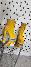 Load image into Gallery viewer, AZAELA WANG PLATFORM HEELS       SZ UK 7.5= US 9
