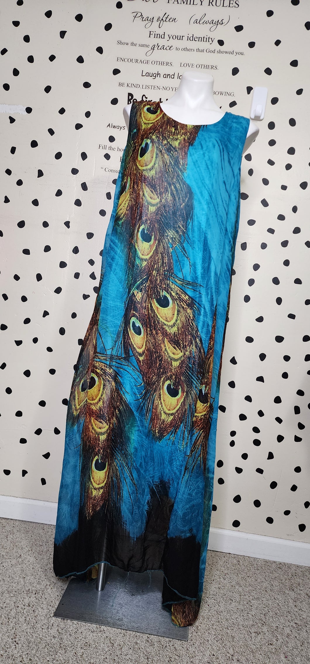 NEW WANTDO FLOWY DRESS      SZ 16, FITTING 14/16
