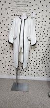 Load image into Gallery viewer, KASPER LONG WHITE OPEN FRONT BLAZER      SZ UNTAGGED (FIT SZ 8-10)
