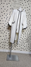 Load image into Gallery viewer, KASPER LONG WHITE OPEN FRONT BLAZER      SZ UNTAGGED (FIT SZ 8-10)
